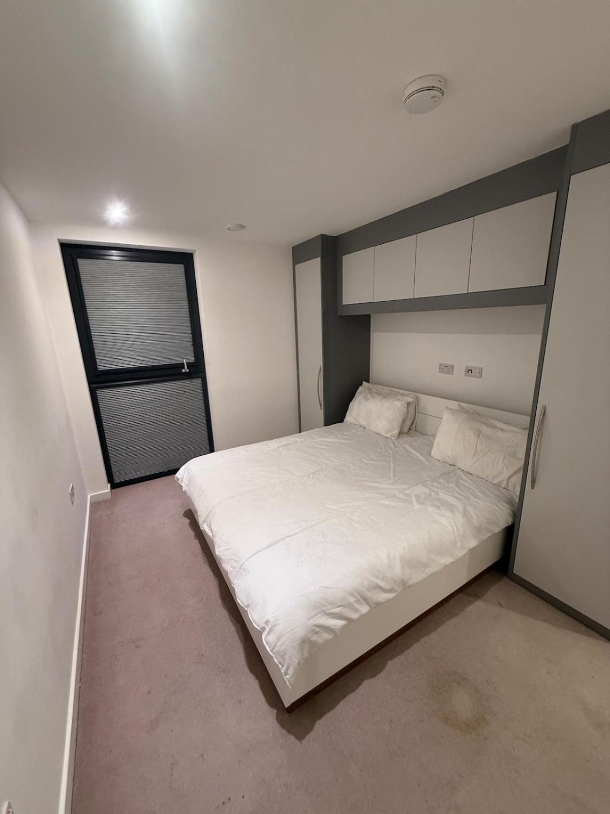 New 2 Bed Apartment Greenwich Лондон Екстериор снимка
